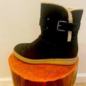 White Mountain fur lined boot
